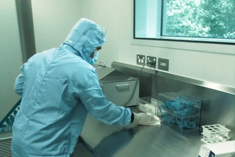 Cleanroom routine cleaning bench