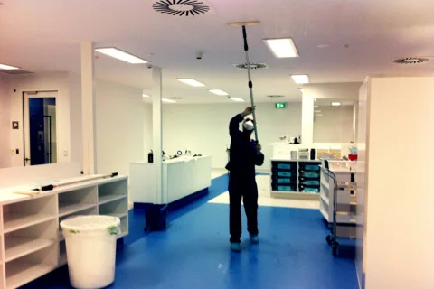 Cleanroom routine cleaning ceiling