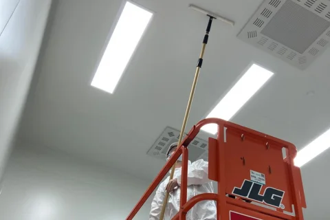 Cleanroom pre-validation cleaning on a scissors lift